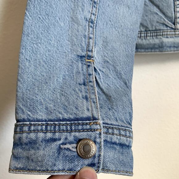 NWT Aerie Sherpa Collared Trucker Denim Jacket in Blue - Picture 5 of 9